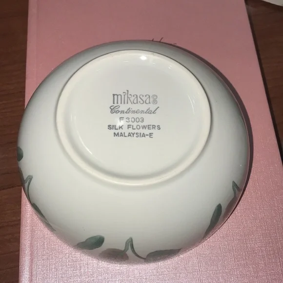 NWT Porcelain covered box-Silk Flowers by Mikasa - Picture 4 of 11